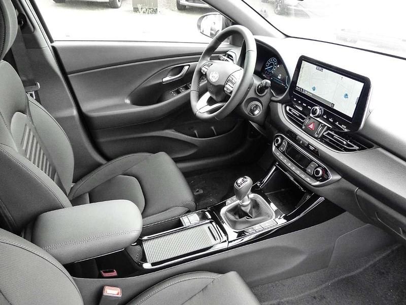 Gebraucht Hyundai i30 Advantage 140 PS (102 kW) 2024 Serenity white / mic Limousine
