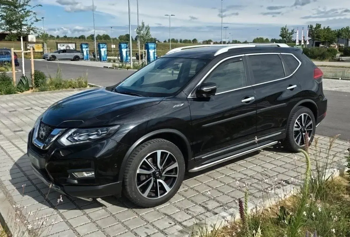 Gebraucht Nissan X-Trail Tekna 163 PS (119 kW) 2017 Schwarz SUV