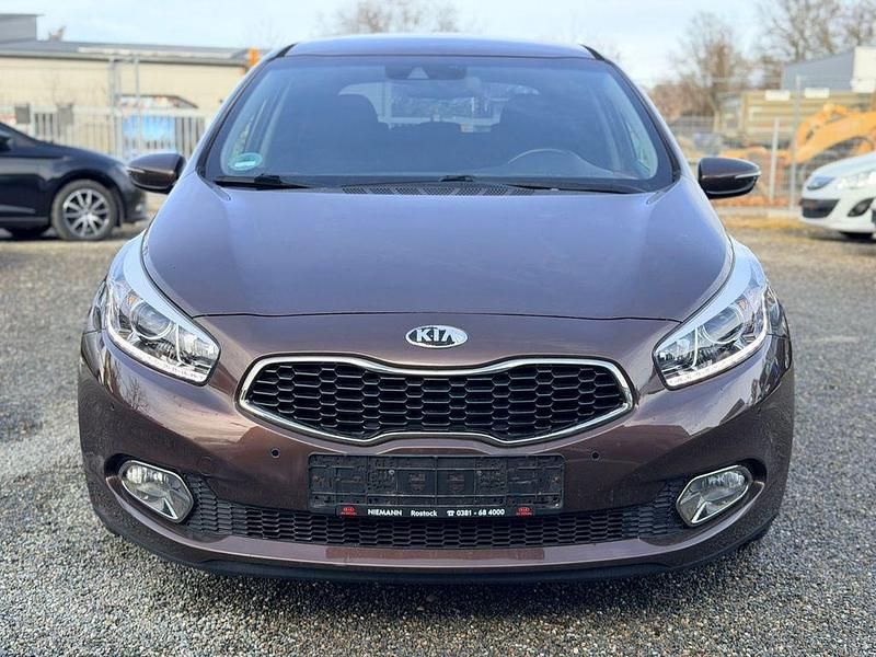 Gebraucht Kia Ceed 135 PS (99 kW) 2013 Braun Kleinwagen
