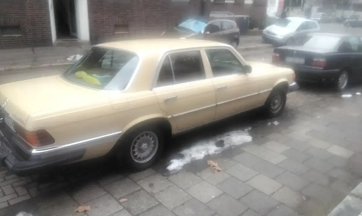Gebraucht Mercedes 300 140 PS (102 kW) 1979 Gelb Limousine