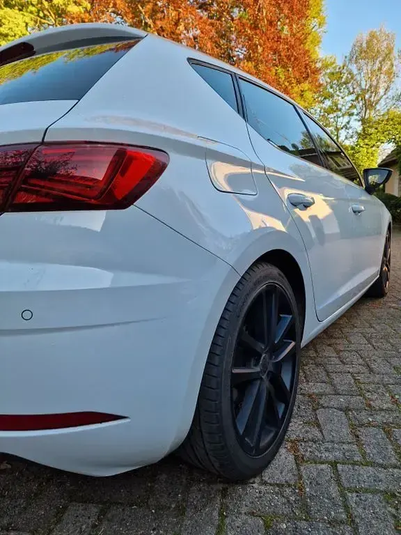 Second-hand Seat Leon FR 184 CP (135 kW) 2017 Alb Berlinǎ