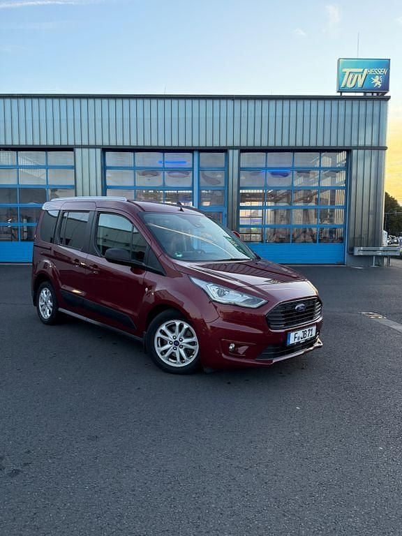 Rot Gebraucht 2018 Ford Tourneo Connect Titanium Van / Kleinbus | 14.500 € (Guter Preis) - Bild 1/4