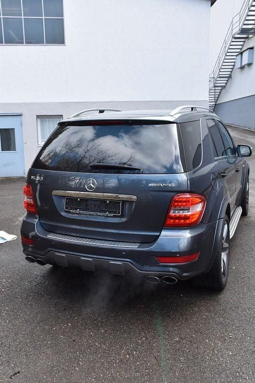 Grau Gebraucht 2010 Mercedes ML63 AMG AMG SUV | 29.999 € (Teuer) - Bild 1/4