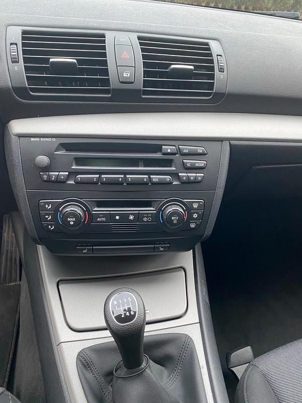 Gebraucht BMW 118 129 PS (94 kW) 2006 Schwarz Kleinwagen