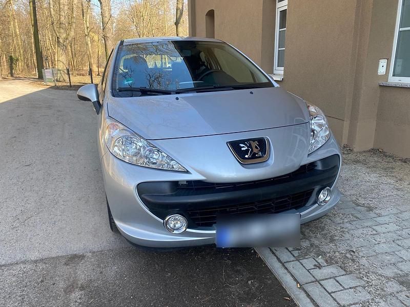 Gebraucht Peugeot 207 75 PS (55 kW) 2009 Silber Kleinwagen