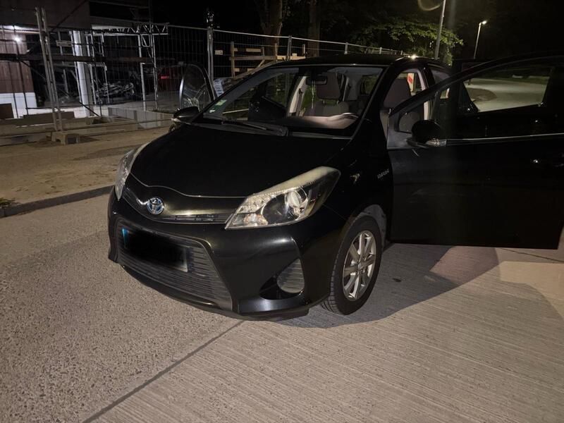 Schwarz Gebraucht 2012 Toyota Yaris Hybrid Kleinwagen | 8.000 € - Bild 1/4