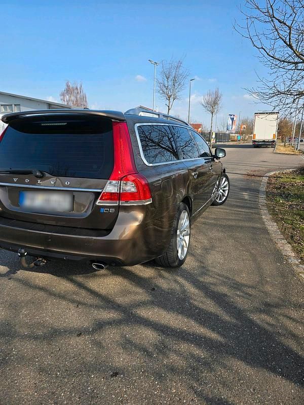Gebraucht Volvo V70 215 PS (158 kW) 2014 Braun Kombi