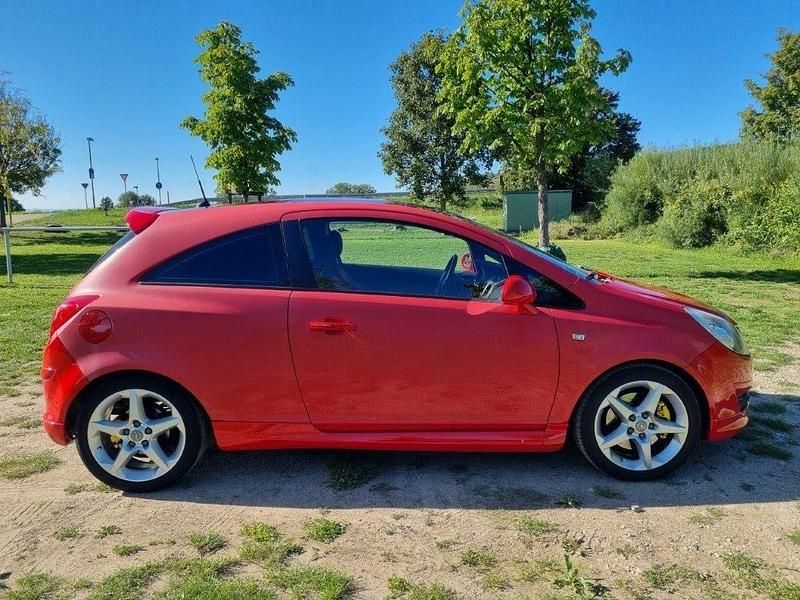Gebraucht Opel Corsa 150 PS (110 kW) 2008 Rot Limousine
