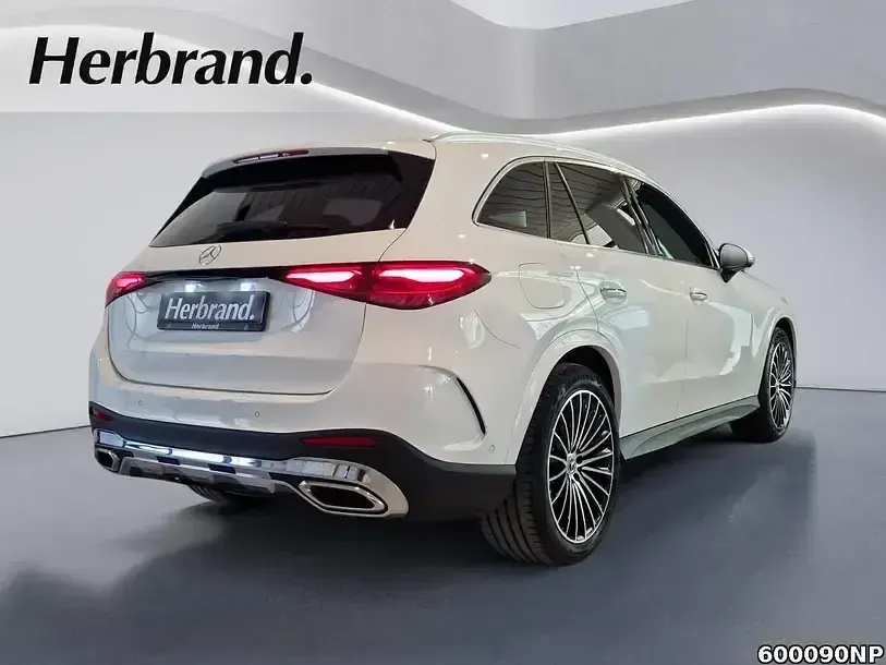 Gebraucht Mercedes GLC300 AMG 269 PS (197 kW) 2025 Unilack polarweiß SUV