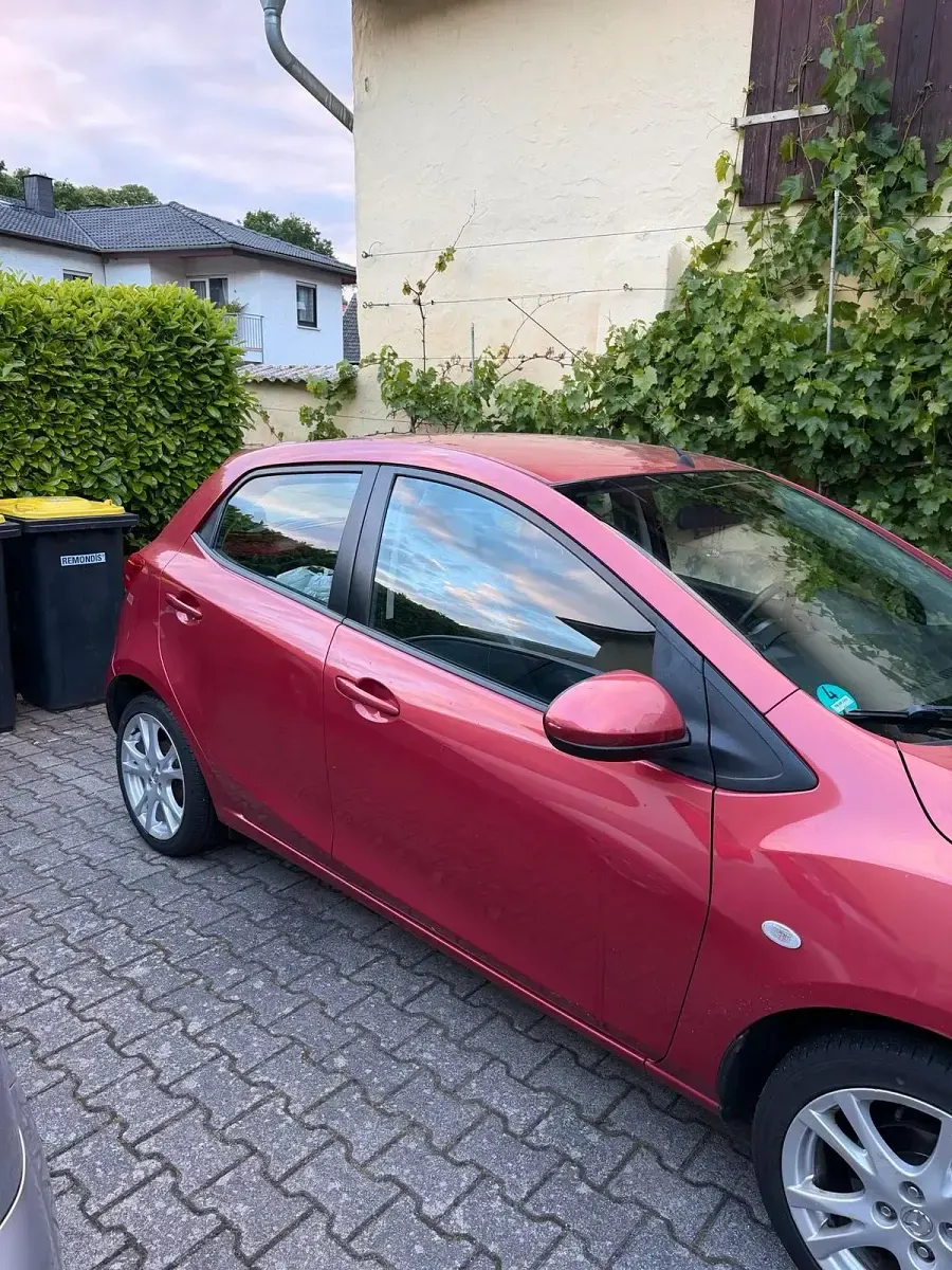 Gebraucht Mazda 2 75 PS (55 kW) 2008 Rot Kleinwagen