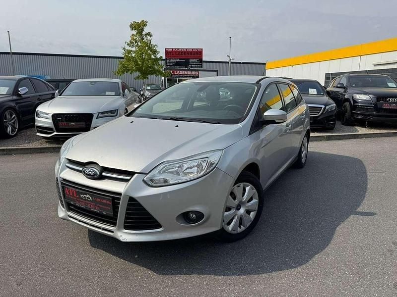 Silber Gebraucht 2012 Ford Focus Trend Kombi | 3.200 € (Guter Preis) - Bild 1/4
