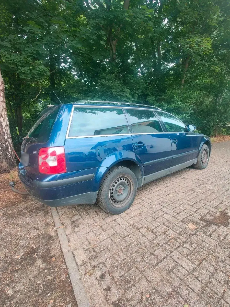 Gebraucht VW Passat 101 PS (74 kW) 2005 Blau Kombi