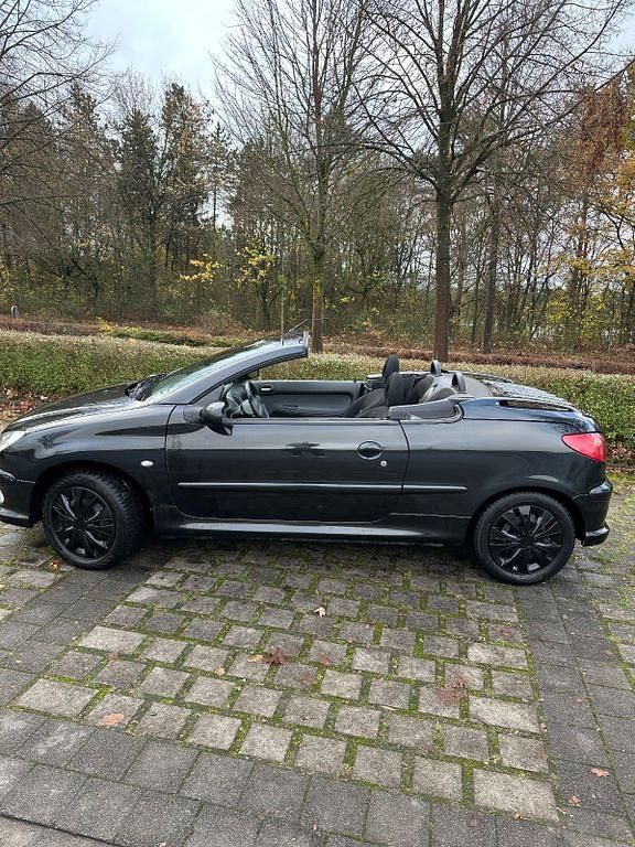 Gebraucht Peugeot 206 CC 109 PS (80 kW) 2004 Schwarz Cabrio