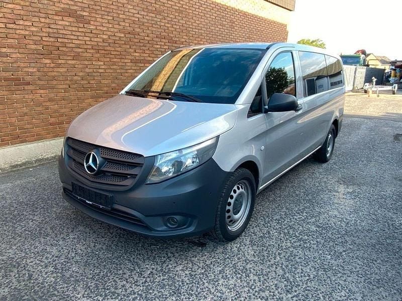 Grau Gebraucht 2016 Mercedes Vito Van / Kleinbus | 19.299 € (Teuer) - Bild 1/4