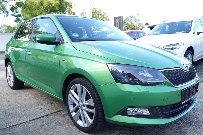 Rallyegrün metallic Gebraucht 2018 Skoda Fabia Clever Limousine | 9.990 € (Guter Preis) - Bild 1/4