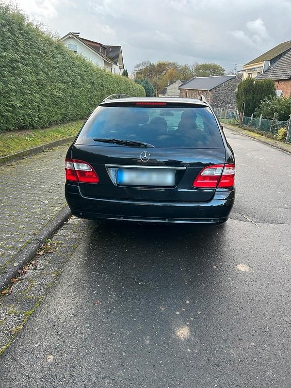 Gebraucht Mercedes E220 150 PS (110 kW) 2004 Schwarz Kombi