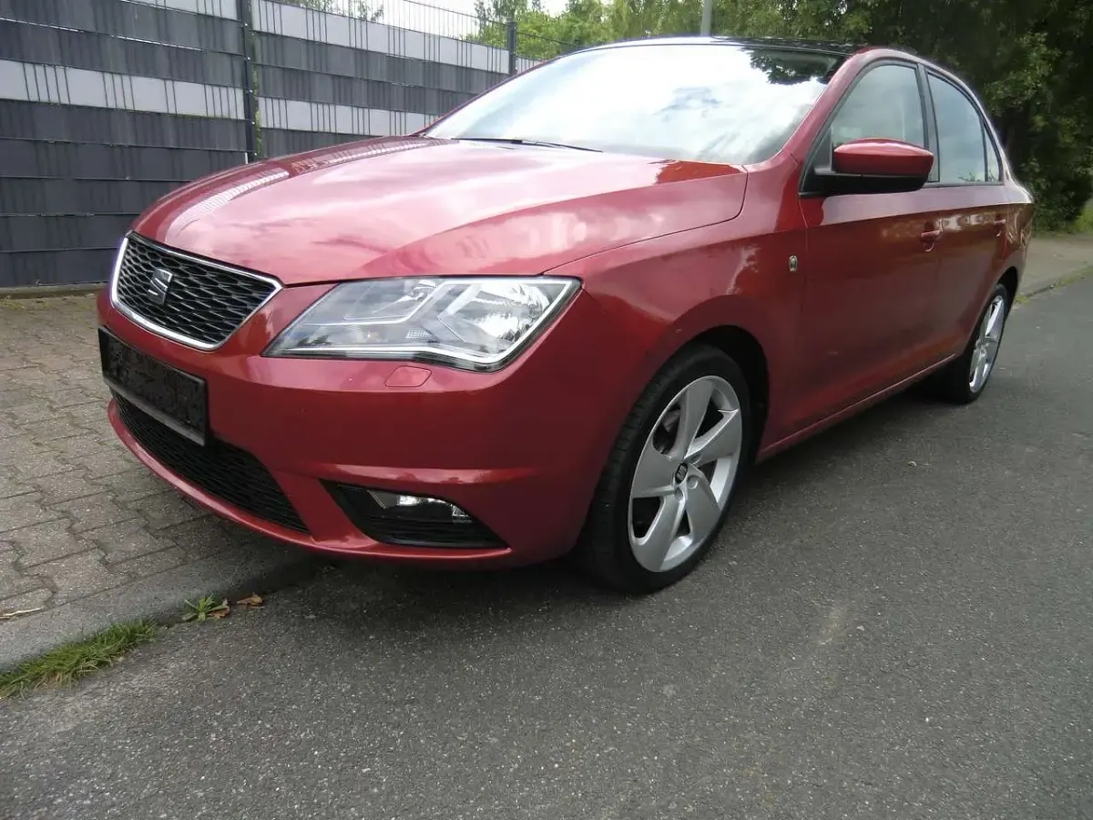 Gebraucht Seat Toledo Style 122 PS (89 kW) 2014 "cherry" rot Kleinwagen