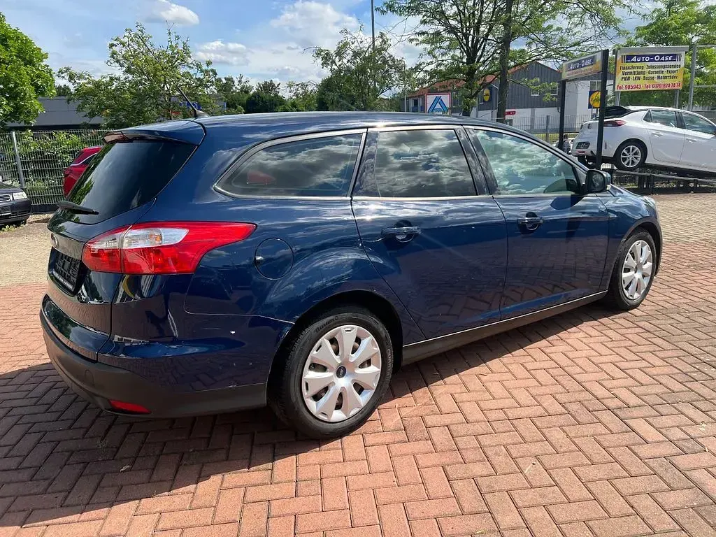 Gebraucht Ford Focus Trend 95 PS (69 kW) 2013 Blau Limousine