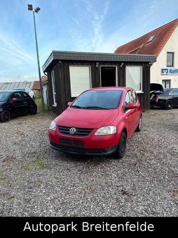 Rot Gebraucht 2006 VW Fox Basis Kleinwagen | 2.499 € (Teuer) - Bild 1/4