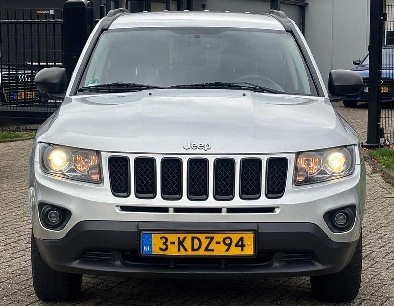 Gebraucht Jeep Compass Sport 156 PS (114 kW) 2013 Grau SUV