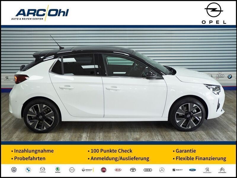 Jade weiss/arktis weiss Gebraucht 2023 Opel Corsa-e Ultimate Kleinwagen | 20.440 € (Fairer Preis) - Bild 1/4