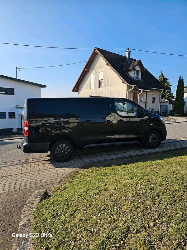 Second-hand Citroën Jumpy 122 CP (89 kW) 2016 Negru Monovolum
