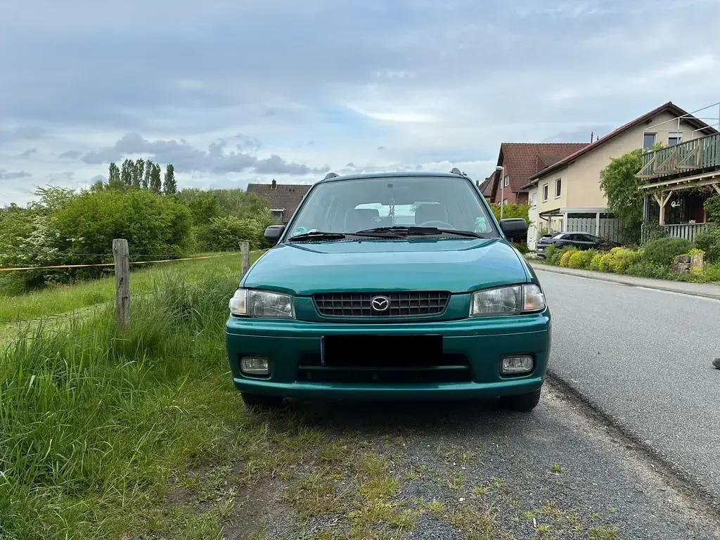 Używany Mazda Demio 63 KM (46 kW) 2000 Hatchback