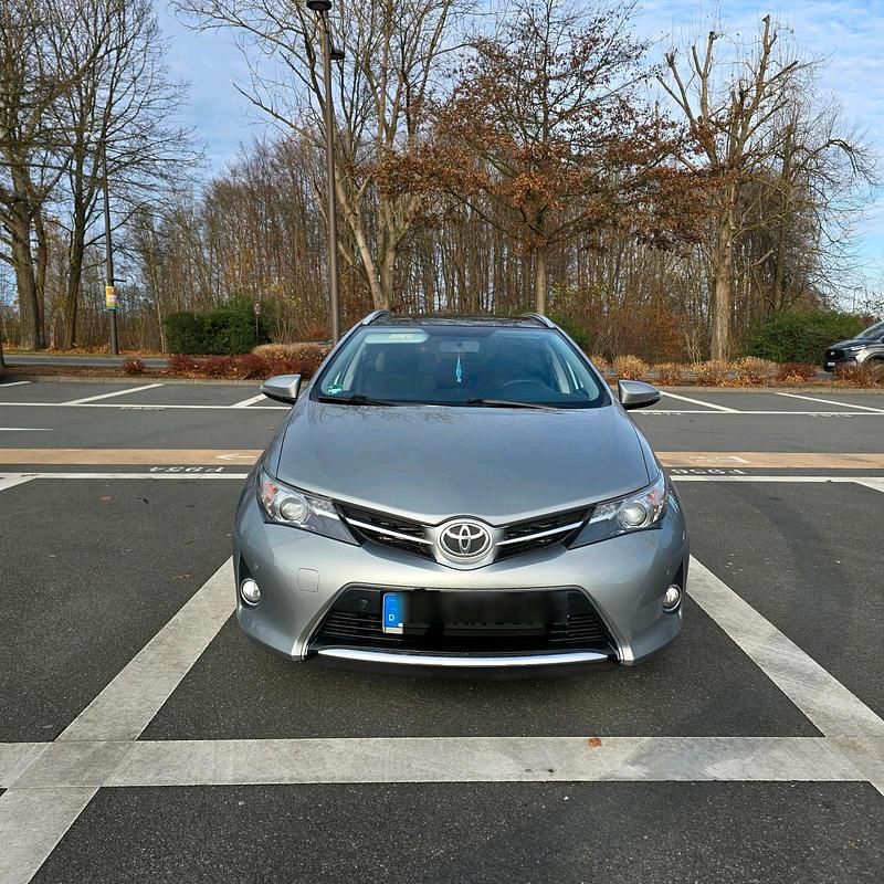 Grau Gebraucht 2013 Toyota Auris Kombi | 6.499 € (Fairer Preis) - Bild 1/4