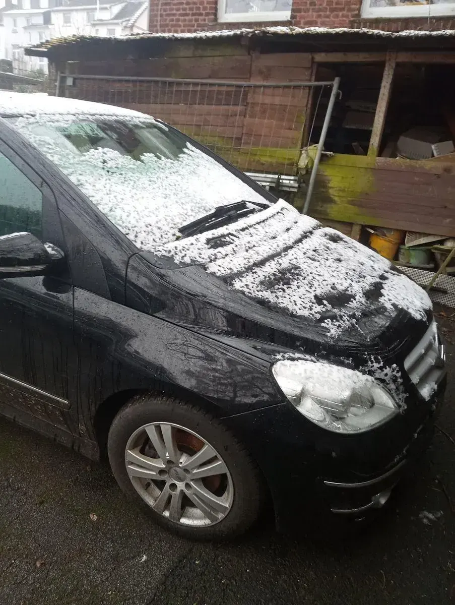 Gebraucht Mercedes B180 109 PS (80 kW) 2011 Schwarz Kleinwagen
