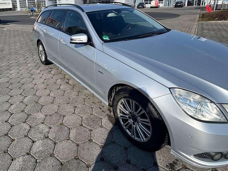 Gebraucht Mercedes E200 136 PS (100 kW) 2010 Iridiumsilber  metalliclack Kombi