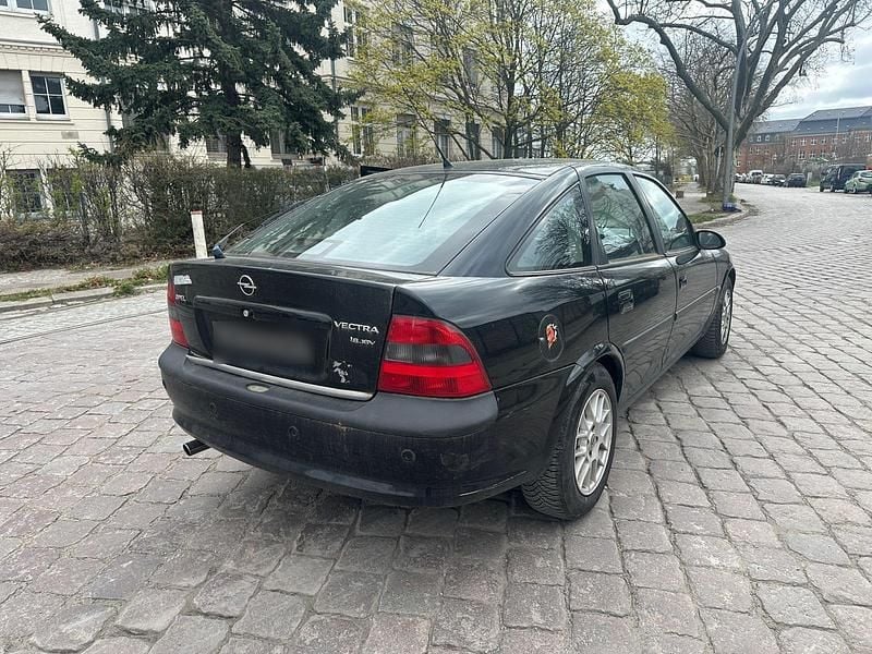 Gebraucht Opel Vectra 101 PS (74 kW) 1997 Schwarz Limousine