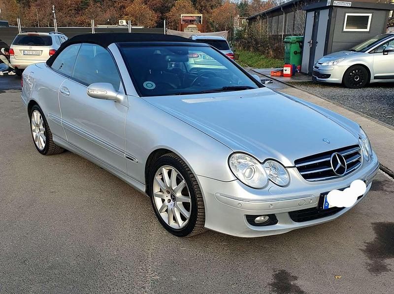 Iridiumsilber Gebraucht 2009 Mercedes CLK320 Avantgarde Edition Cabrio | 7.950 € (Fairer Preis) - Bild 1/4