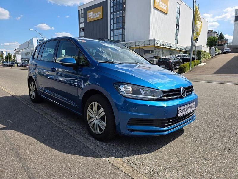 Blau Gebraucht 2018 VW Touran Trendline Van / Kleinbus | 9.890 € (Etwas zu teuer) - Bild 1/4