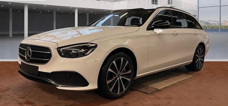 Gebraucht Mercedes E300 Night 194 PS (142 kW) 2022 Weiß Kombi