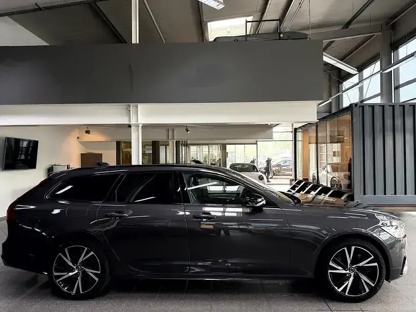 Gebraucht Volvo V90 Plus 253 PS (186 kW) 2023 Platinum grey / metallic Kombi