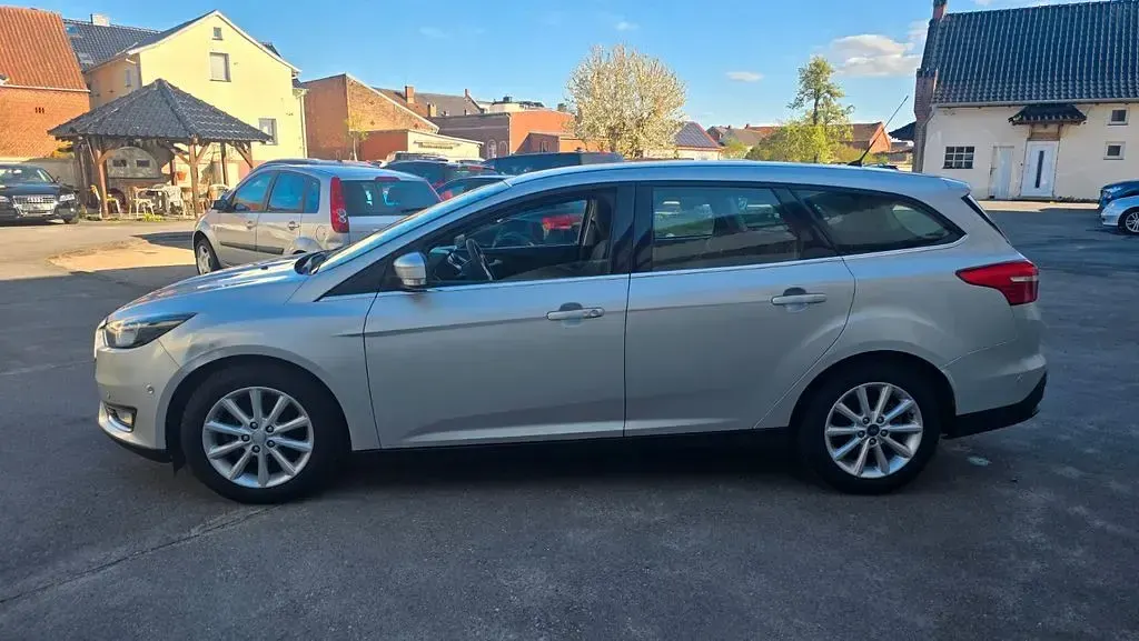 Usata Ford Focus 125 CV (91 kW) 2015 Argento Berlina