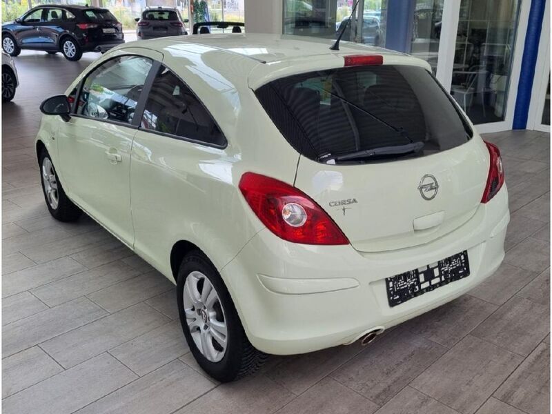 Gebraucht Opel Corsa 87 PS (63 kW) 2011 Guacamole weiss Limousine