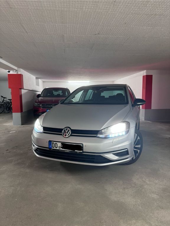 Silber Gebraucht 2019 VW Golf VII IQ Drive Limousine | 10.000 € (Superpreis) - Bild 1/4
