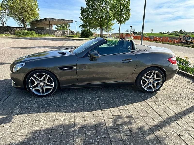 Braun Gebraucht 2012 Mercedes SLK200 Cabrio | 16.900 € (Fairer Preis) - Bild 1/4