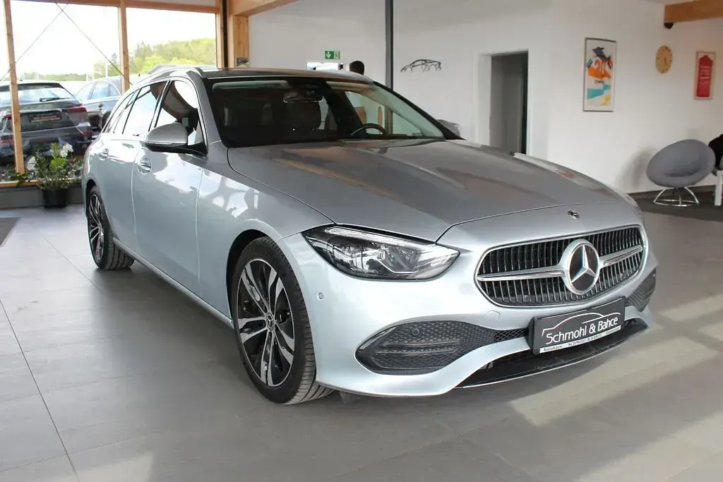 Gebraucht Mercedes C180 Avantgarde 170 PS (125 kW) 2023 Silber Limousine