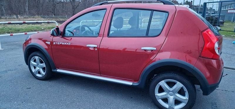Gebraucht Dacia Sandero Stepway 84 PS (61 kW) 2012 Rot Limousine
