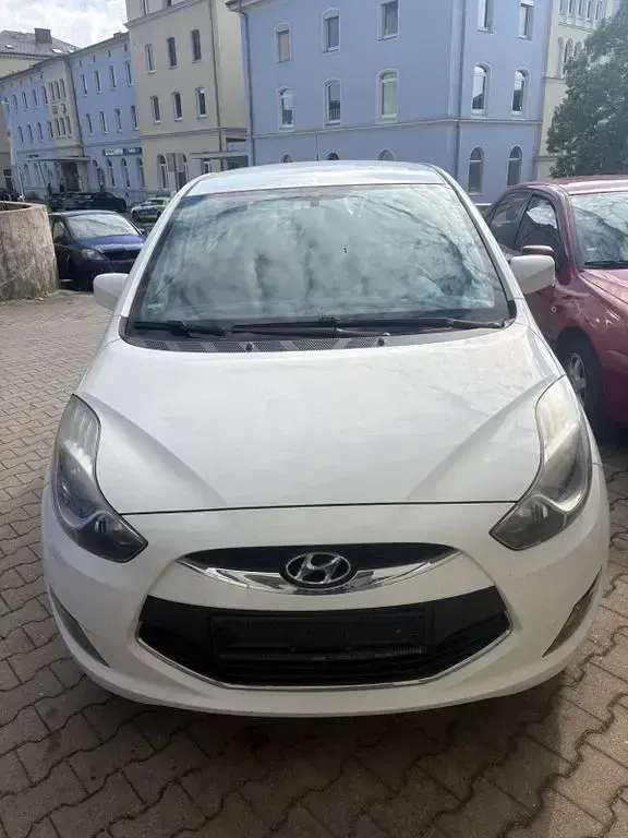 Gebraucht Hyundai ix20 125 PS (91 kW) 2013 Weiß Kleinwagen