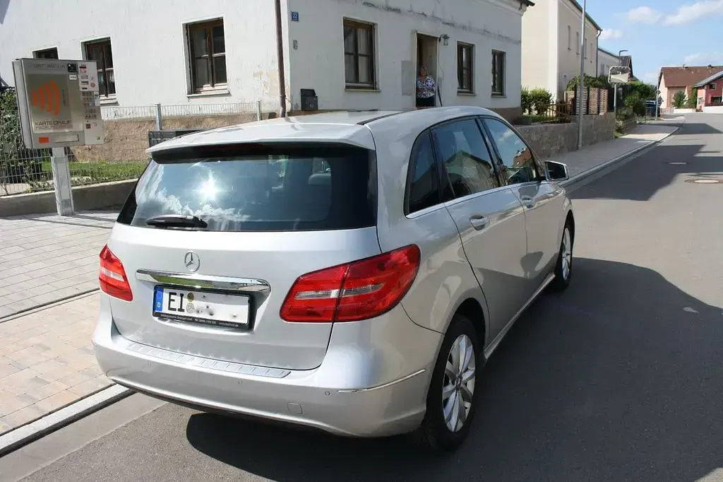 Gebraucht Mercedes B200 156 PS (114 kW) 2012 Silber Kleinwagen