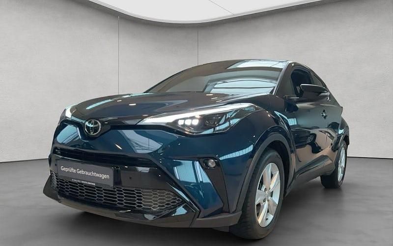 Dunkeltürkisblau metallic/ dach schwarz Gebraucht 2022 Toyota C-HR Basis SUV | 27.450 € (Teuer) - Bild 1/4