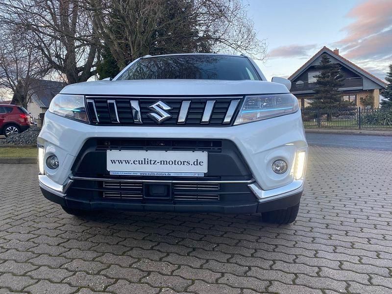 Weiß Gebraucht 2021 Suzuki Vitara Comfort SUV | 17.480 € (Guter Preis) - Bild 1/4