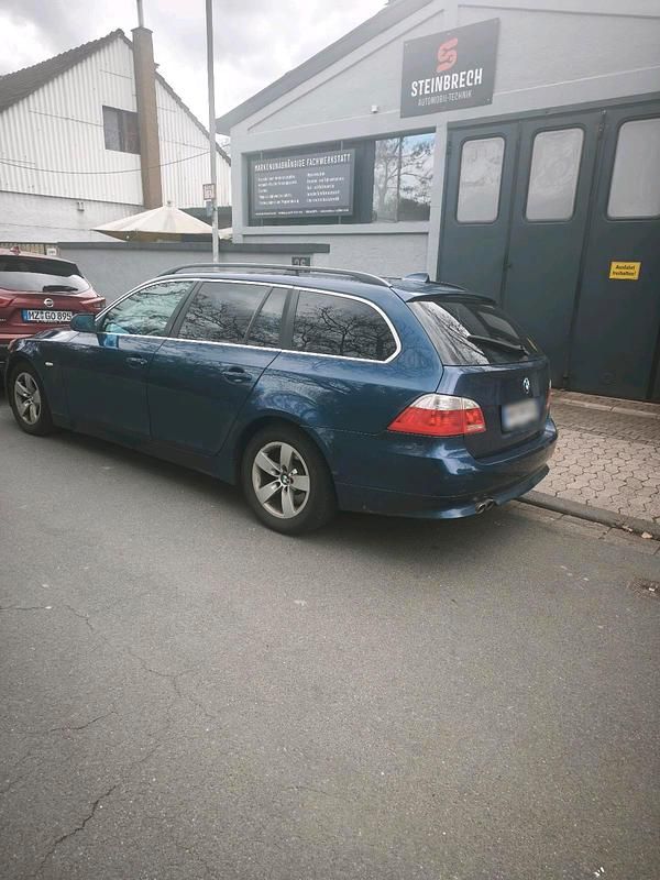 Gebraucht BMW 525 170 PS (125 kW) 2007 Blau Kombi