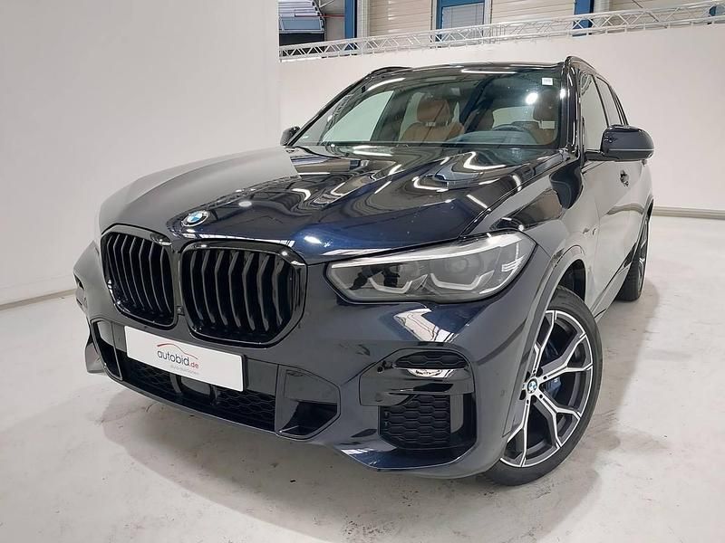 Carbonschwarz metallic Gebraucht 2023 BMW X5 M Sport SUV | 75.980 € (Teuer) - Bild 1/4