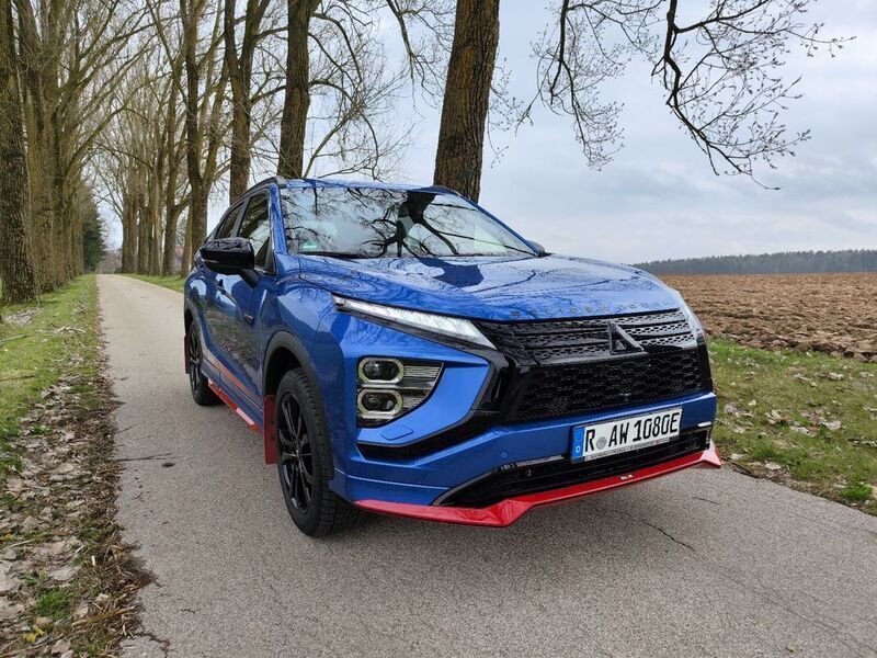 Blau Gebraucht 2022 Mitsubishi Eclipse Cross Select SUV | 27.300 € (Etwas zu teuer) - Bild 1/4