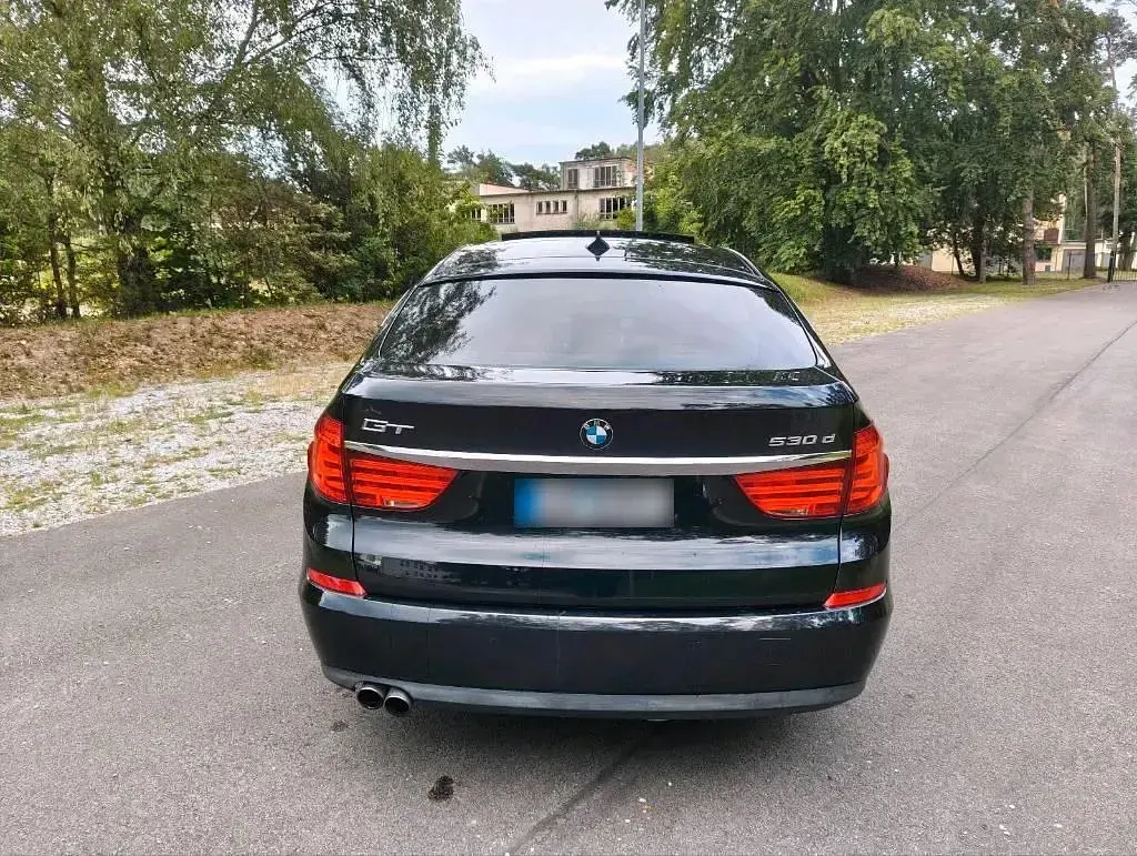 Gebraucht BMW 530 245 PS (180 kW) 2011 Schwarz Limousine