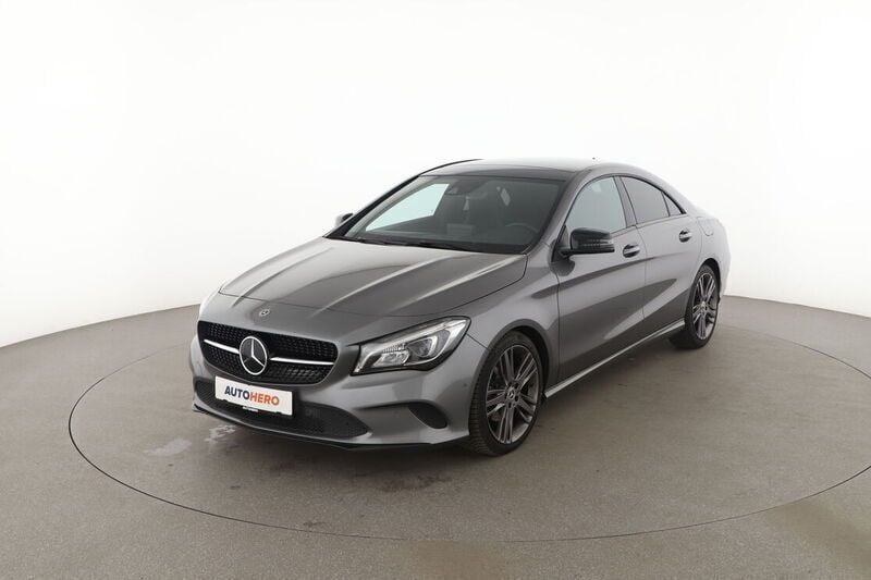 Grau Gebraucht 2018 Mercedes CLA180 Urban Limousine | 20.450 € (Etwas zu teuer) - Bild 1/4